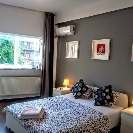 Апартаменти Bright Modern