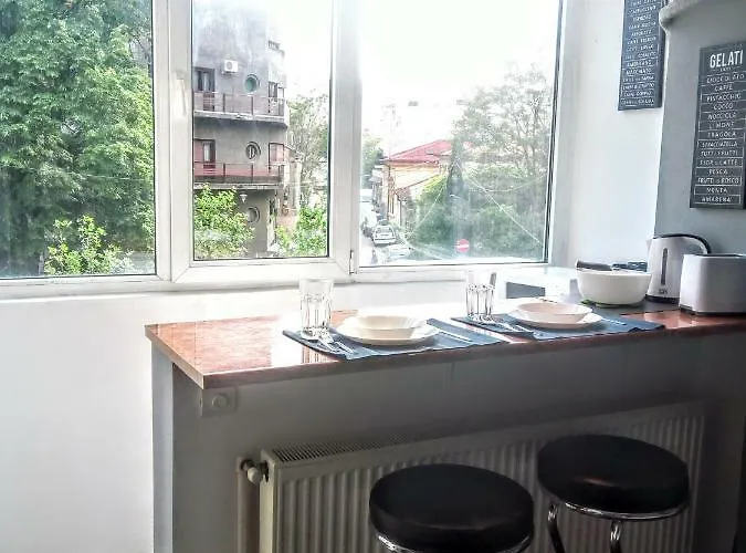 Bright Modern Апартаменти *